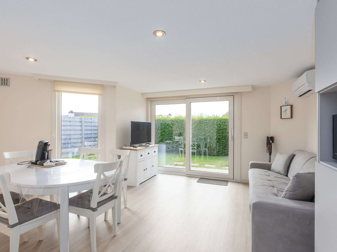 Living room 3, Peacefully Located Holiday Home Near the sea, West-Vlaanderen