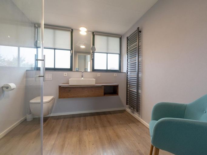 Bathroom 5, Stylish and Modern Furnished Holiday Villa, Zijpe