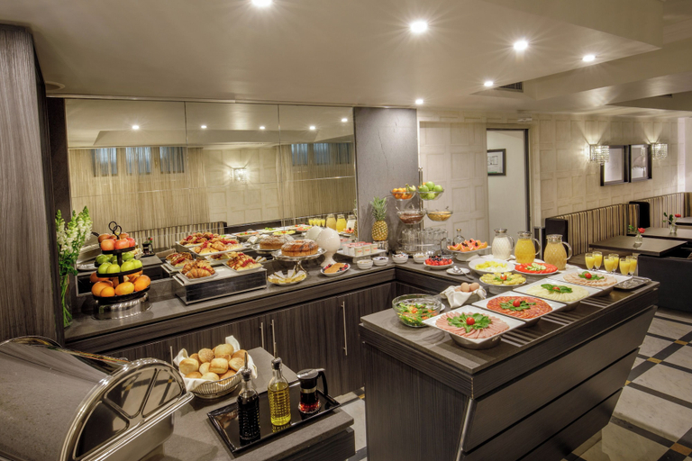 Food & Drinks 5, Royal Court, Roma