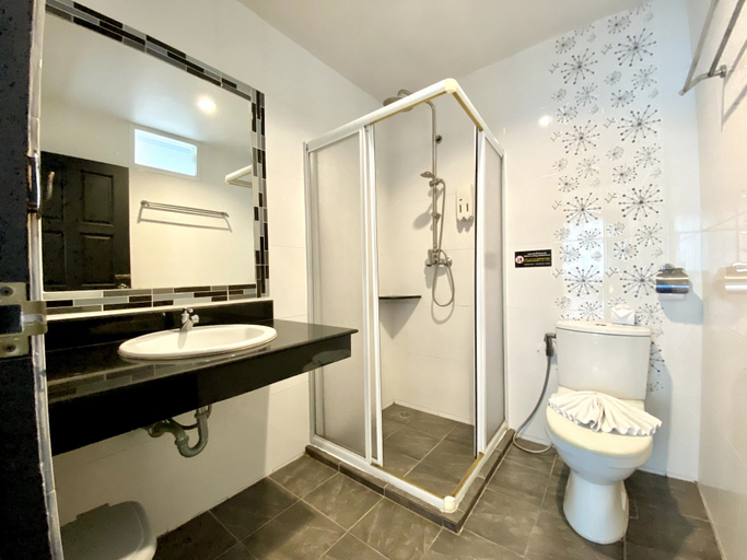Bathroom 5, Sunray Beach Hotel, Phuket Island