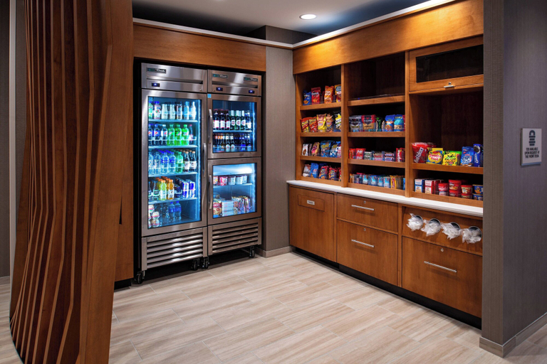 Food & Drinks 4, SpringHill Suites by Marriott Springfield Southwest, Sangamon
