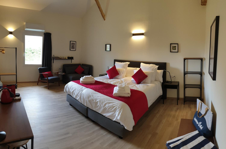 Bedroom 2, "La Pastorale Gourmande" - Chambres, Table d'hotes culinaire et Gite, Isère