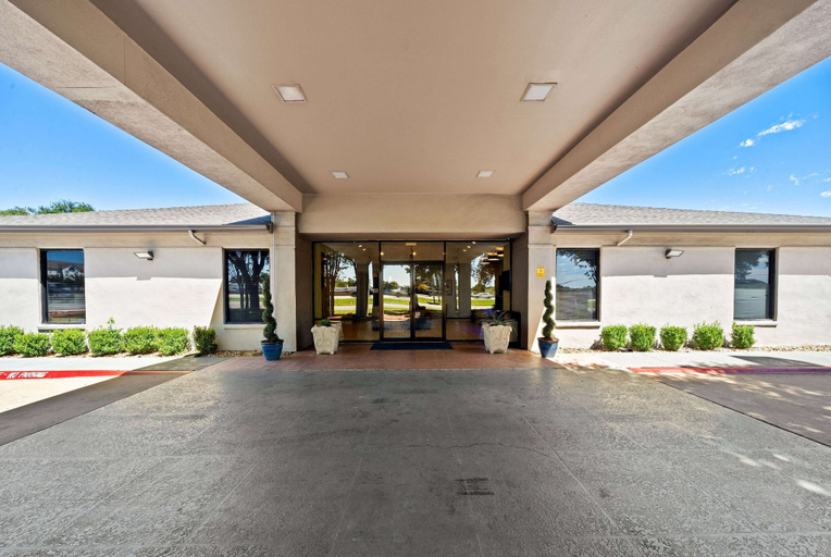 Exterior & Views 2, Days Inn by Wyndham Round Rock, Williamson