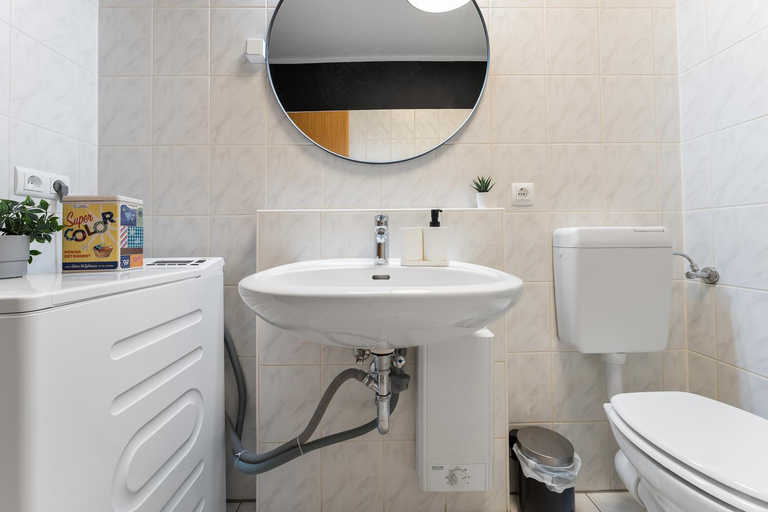 Bathroom 3, Neue moderne Studios im Zentrum, nahe Uni- Parkplatz auf Anfrage, Cottbus
