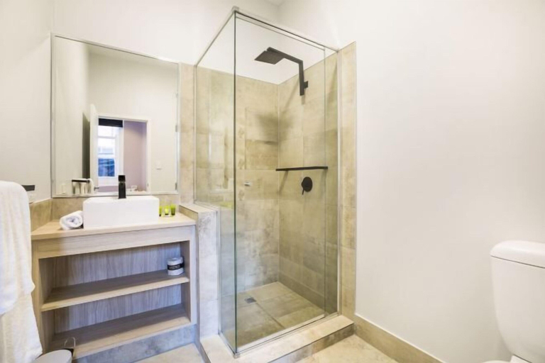 Bathroom 25