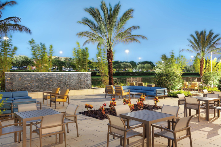 Food & Drinks 4, SpringHill Suites by Marriott Orlando at Millenia, Orange