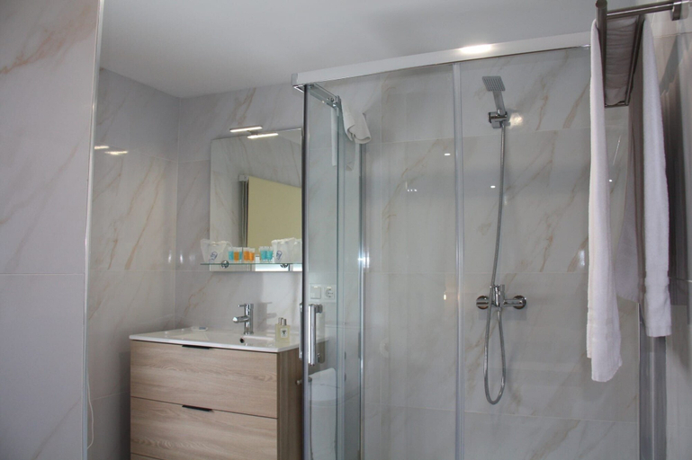 Bathroom 4, Hacienda Guadalquivir, Córdoba