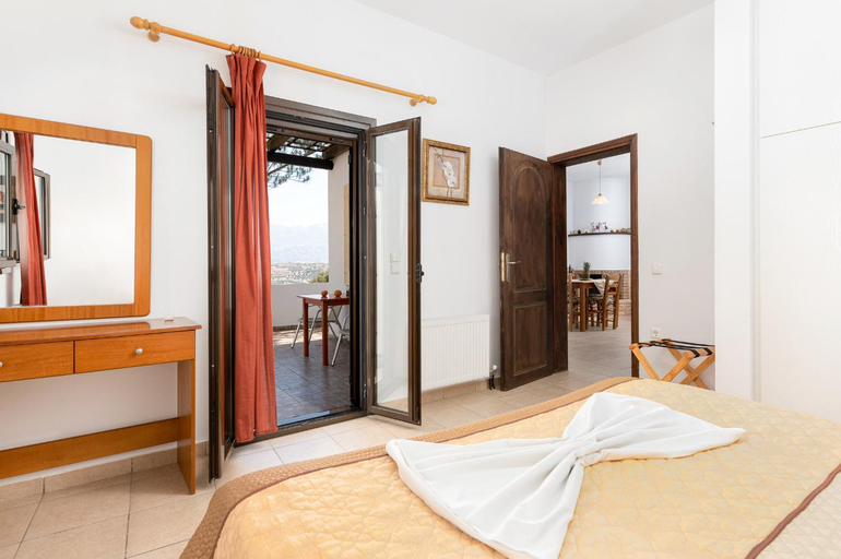 Bedroom 2, Villas Alexandros Petrino, Faistos