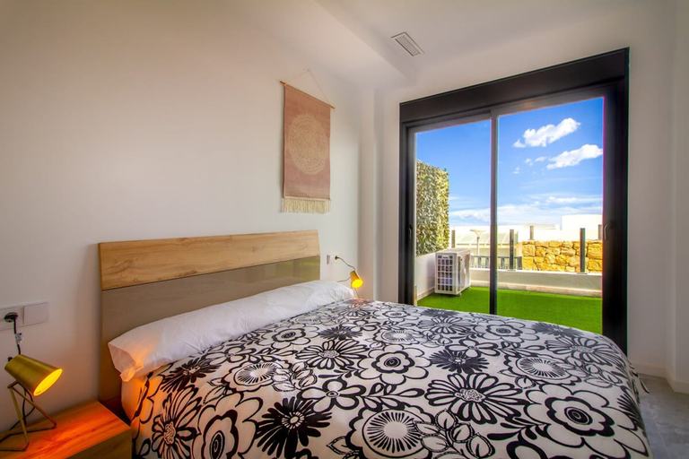Room 3, Camporrosso 1C by Bookaparadise, Alicante