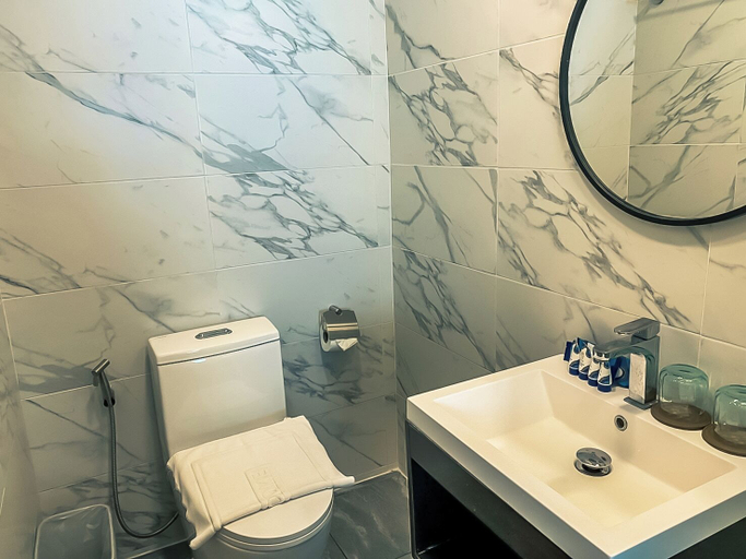 Bathroom 4, Maldives Beach Resort, Tha Mai