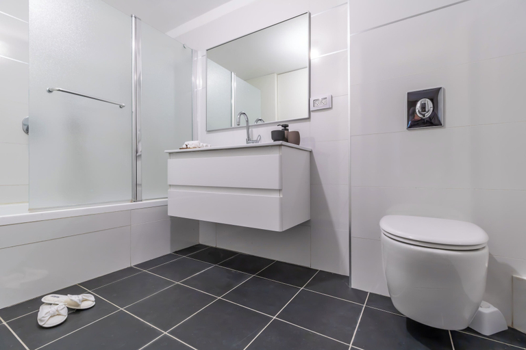 Bathroom 4, The Haneviim Boutique - Isrentals, Jerusalem