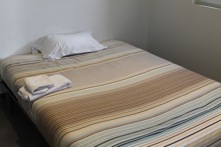 Bedroom 2, Hôtel de la Gare, Manche