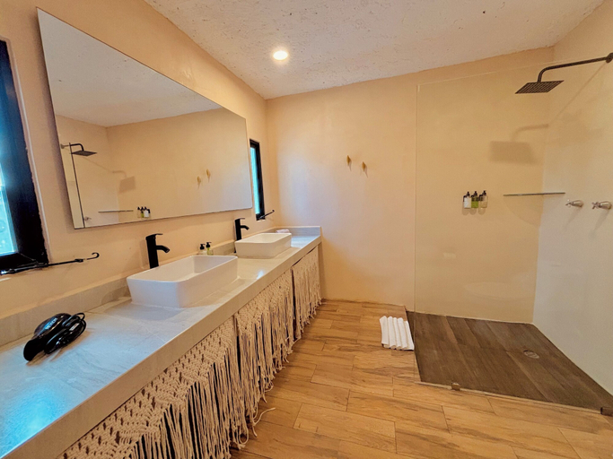 Bathroom 5, Enigmatic Boutique Hotel, Isla Mujeres