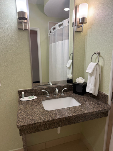 Bathroom 5, Fairfield Inn & Suites Houston-North Spring, Montgomery