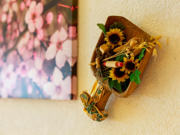 Food & Drinks 4, Sunlit Apartment near Ski Area in Hollersbach im Pinzgau, Zell am See