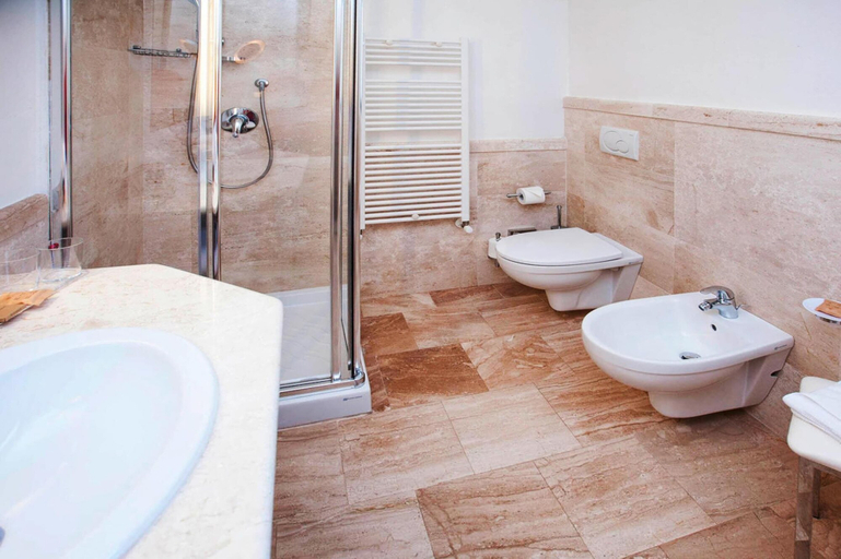 Bathroom, Appartement Grande Baia Resort, San Teodoro, Nuoro