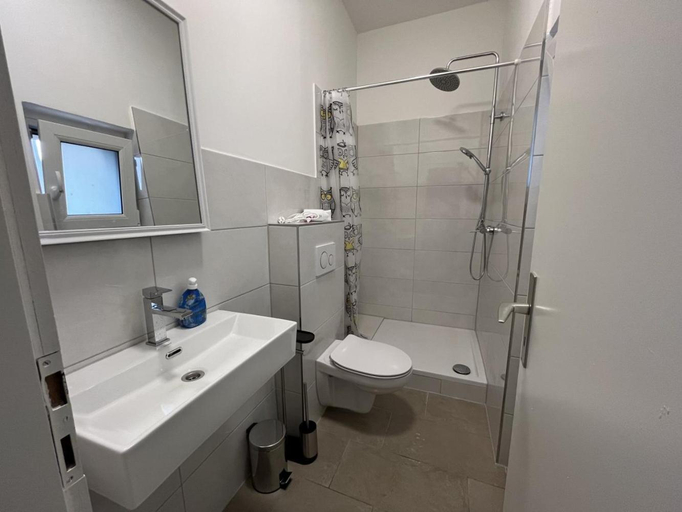 Others 2, Cozy Apartment in Leverkusen, Leverkusen