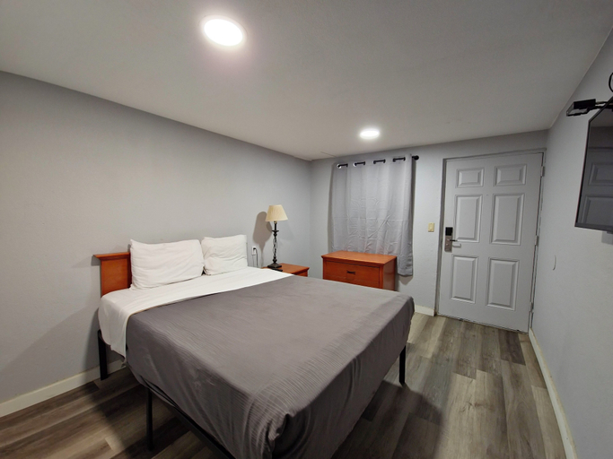 Bedroom 2, The L Motel - Downtown Flagstaff, Coconino