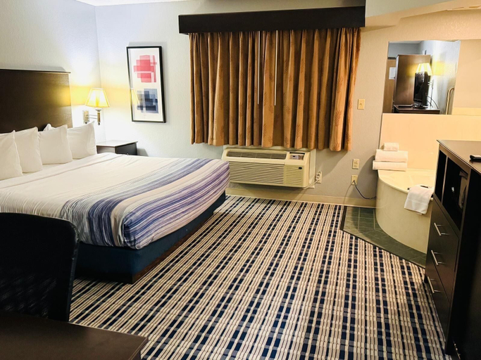 Bedroom 4, AmericInn by Wyndham Ames, Story