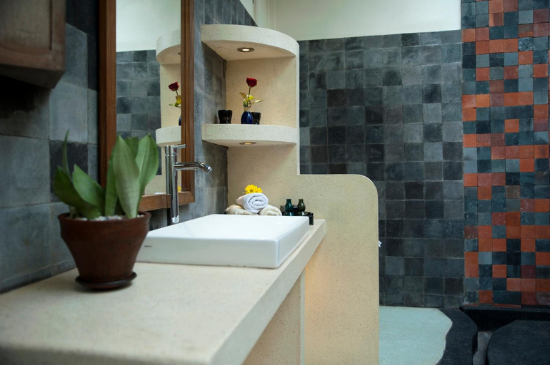 Bathroom 5, Villa Bluesteps, Villa with a stunning view, Bantul