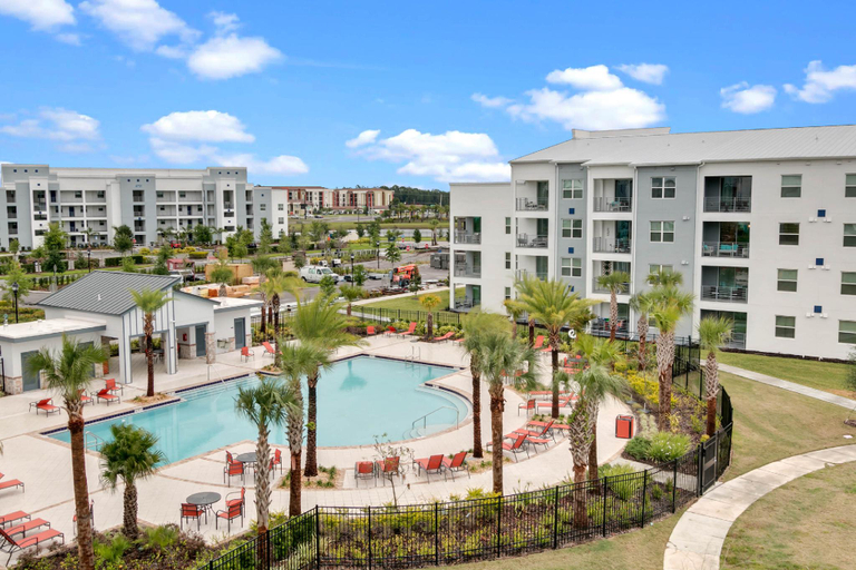 Exterior & Views