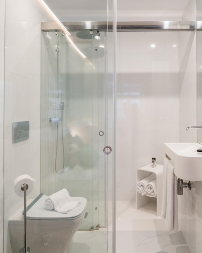 Bathroom 2, Bandeiras, Porto