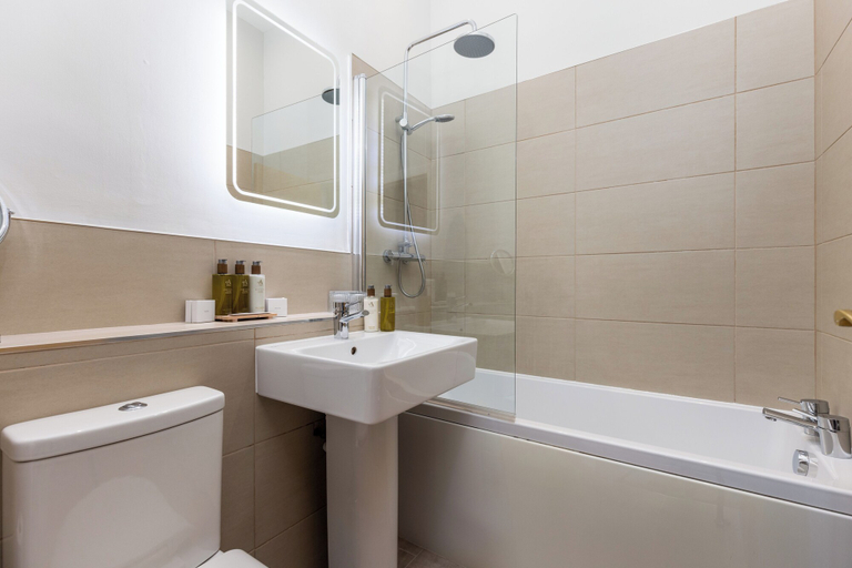Bathroom 5, 28 York Place, Edinburgh