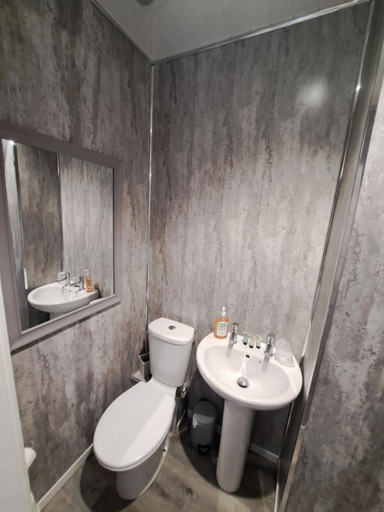 Bathroom 5, dalesman hotel, Darlington