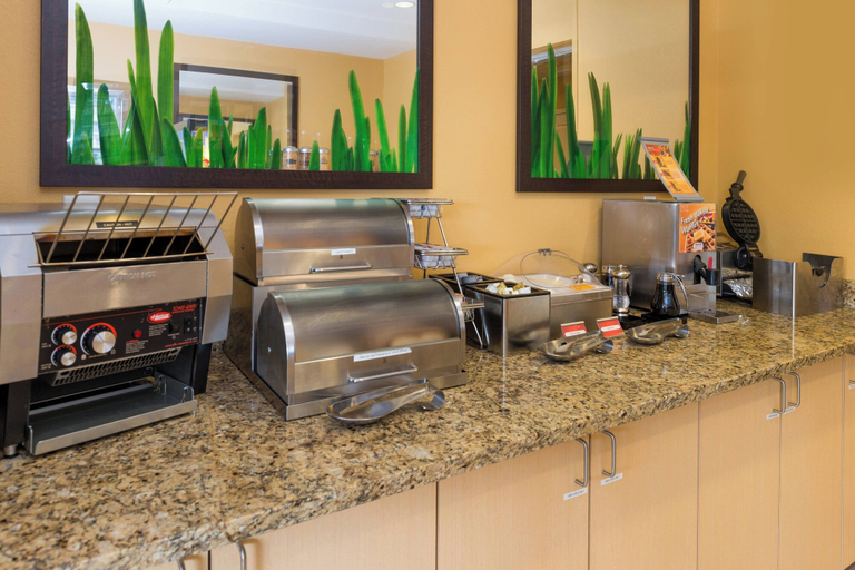 Food & Drinks 5, TownePlace Suites by Marriott Huntington, Cabell