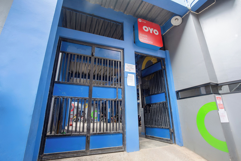 Exterior & Views 1, Super OYO 3728 Tunas Plaza Residence, Bekasi