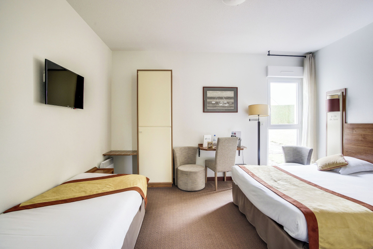 Bedroom 3, Brit Hotel La Cote Des Havres, Manche