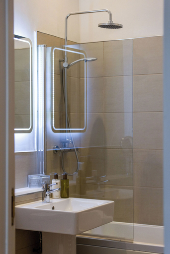 Bathroom 5, 28 York Place, Edinburgh