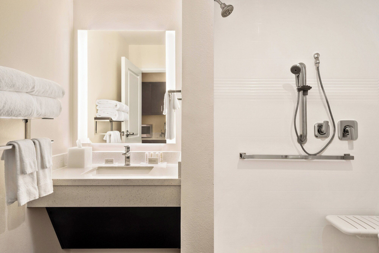 Bathroom 4, TownePlace Suites by Marriott Janesville, Rock