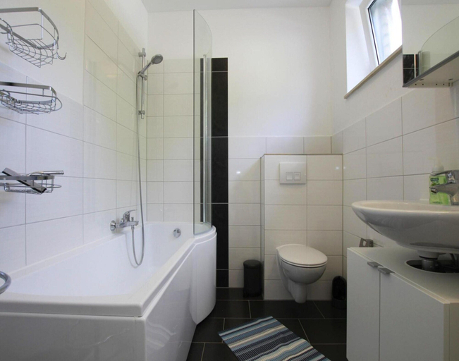 Bathroom, Reihenhaus in Malchow, Mecklenburgische Seenplatte