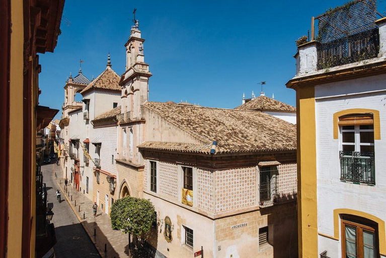 Others 2, Lovely Apartment at Santa Cruz 6 people Parking Op, Sevilla