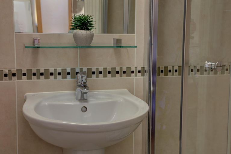 Bathroom 3, Best Western London Highbury, London
