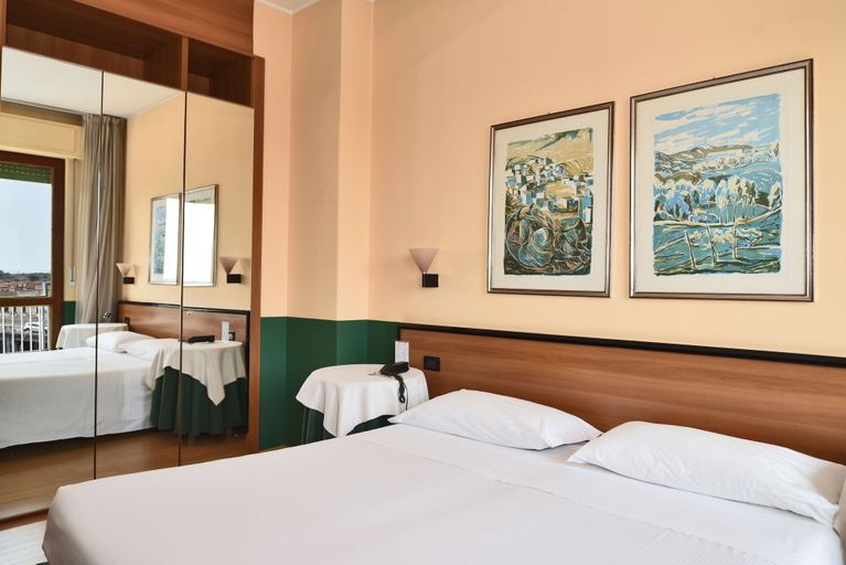 Bedroom 2, Carlton, Treviso