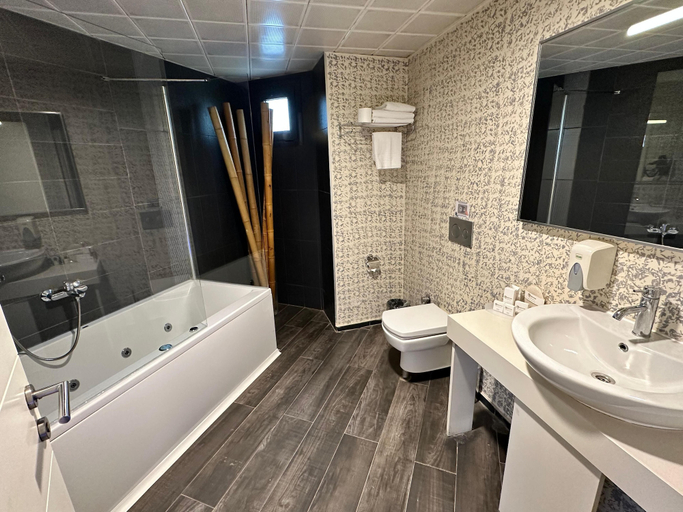 Bathroom 5, Tempo Hotel Çaglayan Istanbul, Şişli