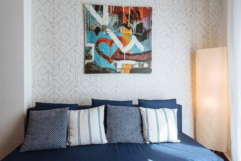 Others 5, Lovely Apartment at Santa Cruz 6 people Parking Op, Sevilla