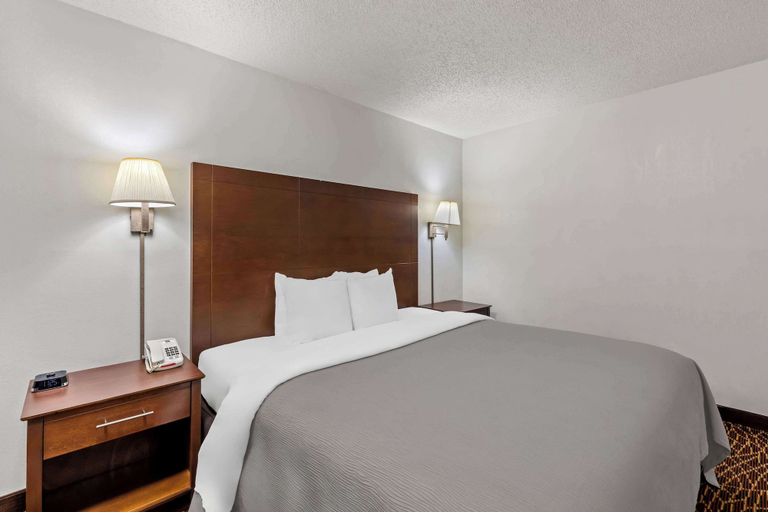 Bedroom 3, Quality Inn Marietta Near Dobbins Arb, Cobb