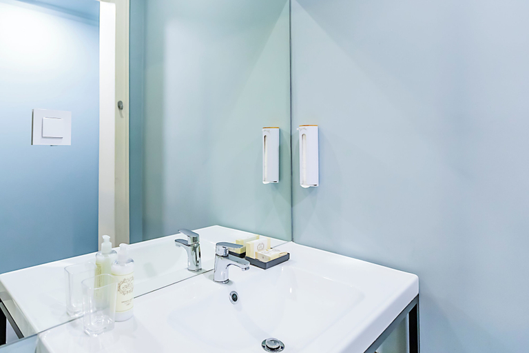 Bathroom 4, LR Guest House, Lisbon