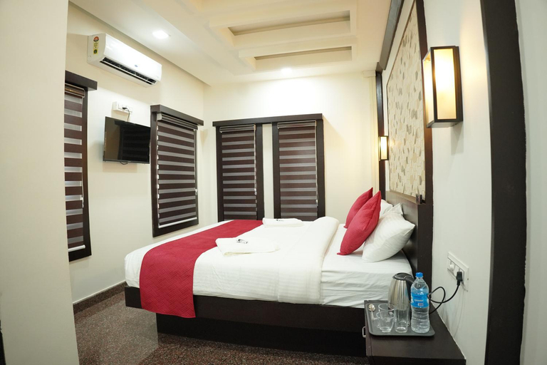 Others 4, Hill Club Square, Malappuram