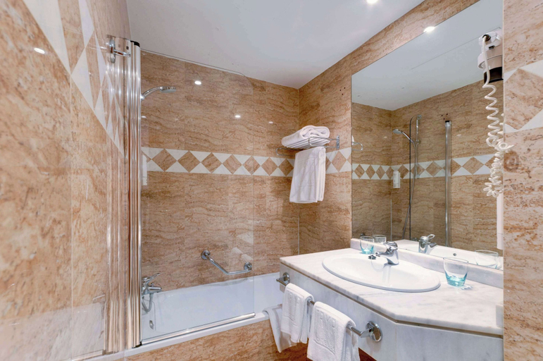 Bathroom 5, Hotel Madrid Centro Affiliated by Meliá, Madrid