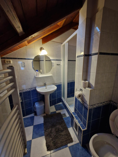 Bathroom 3, Morvai Panzio, Gödöllő