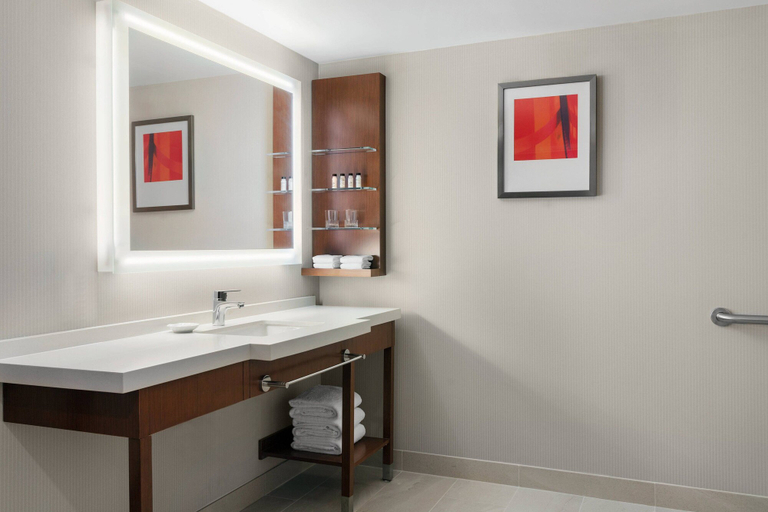 Bathroom 4, Delta Hotels by Marriott Indianapolis Airport, Indianapolis