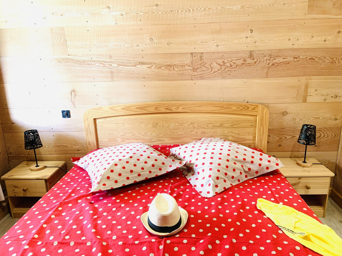 Bedroom 2, Gîtes Coste Belle et Costillon, Hautes-Alpes