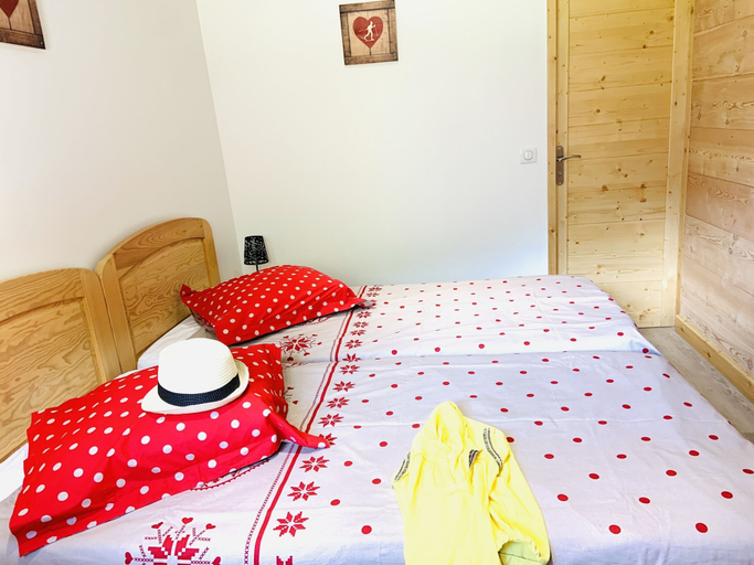 Bedroom 4, Gîtes Coste Belle et Costillon, Hautes-Alpes