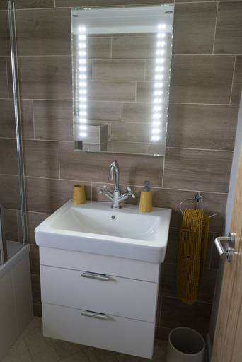 Bathroom, Hollicarrs - The Rushes , North Yorkshire