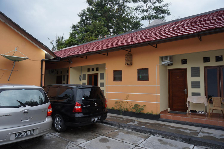Exterior & Views