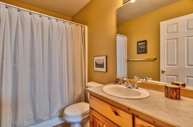Bathroom 4, Whistler Lane 7, Deschutes